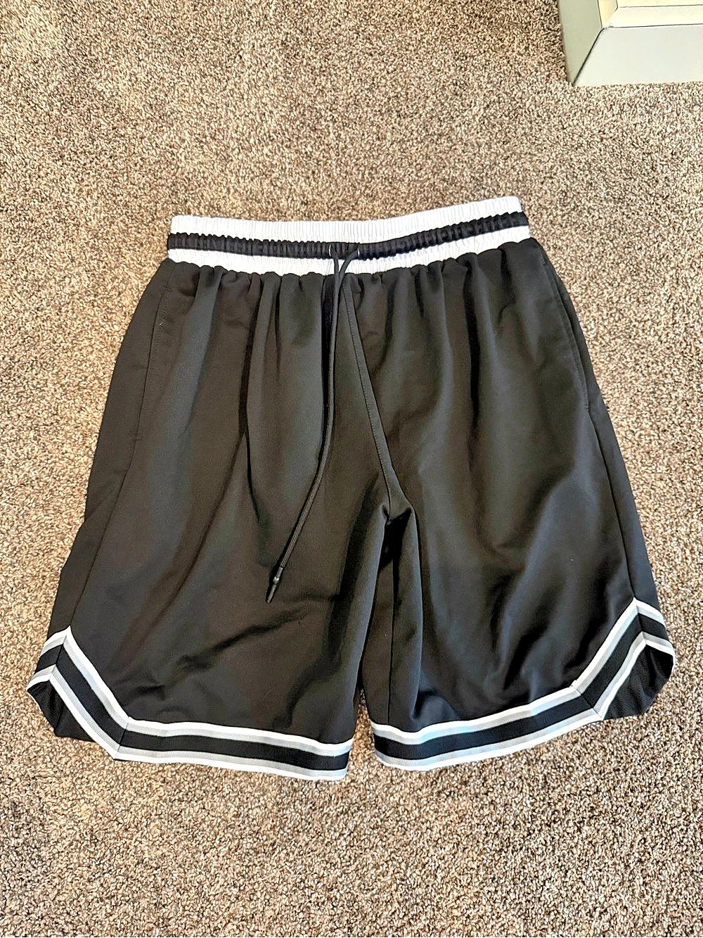 Men's Color Block Athletic Shorts in Black & White Size Medium